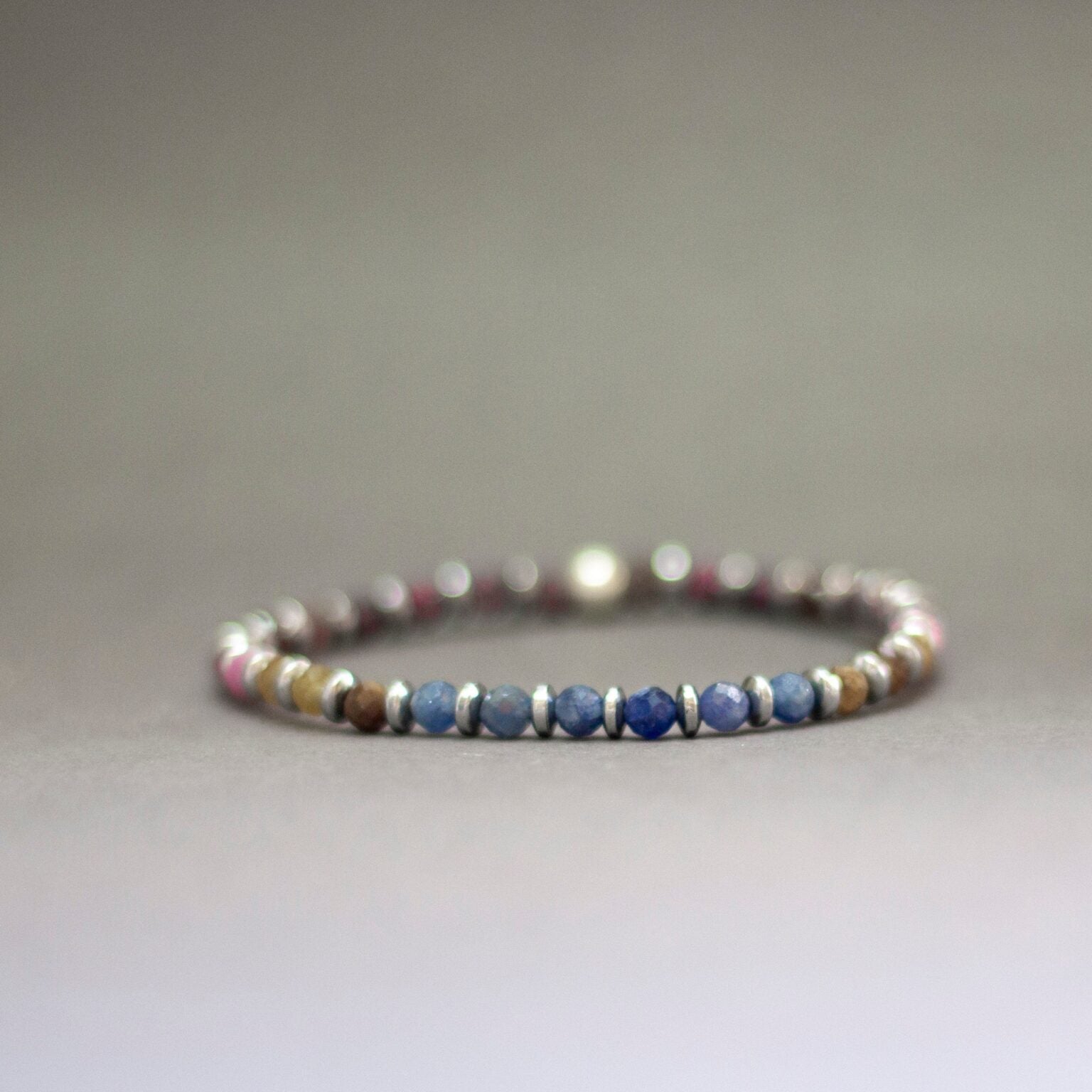Multicolor Sapphire and Silver Hematite bracelet 4mm – Pulse Collection - Aquarius Stones