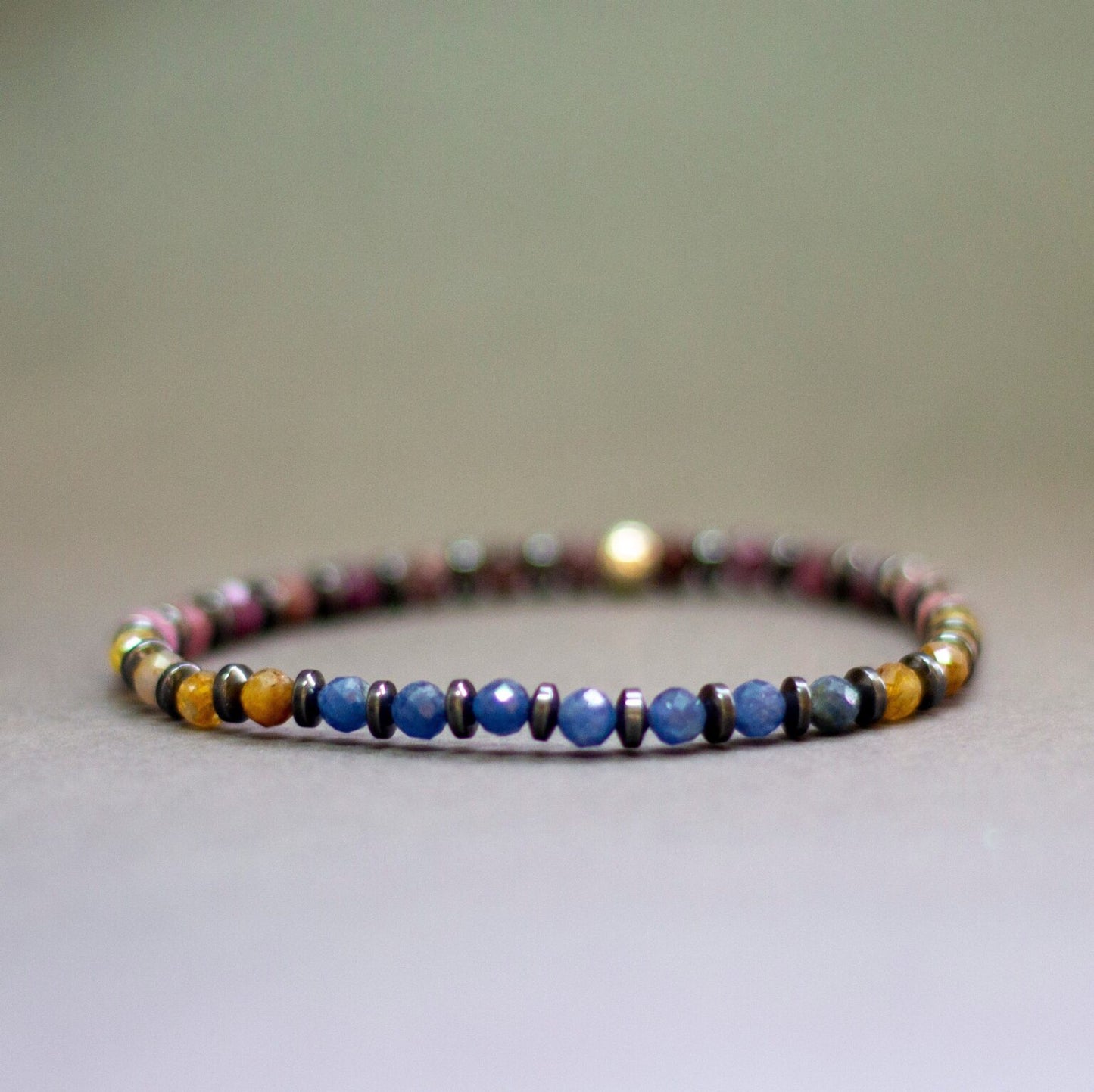 Multicolor Sapphire and Grey Hematite bracelet 4mm – Pulse Collection - Aquarius Stones