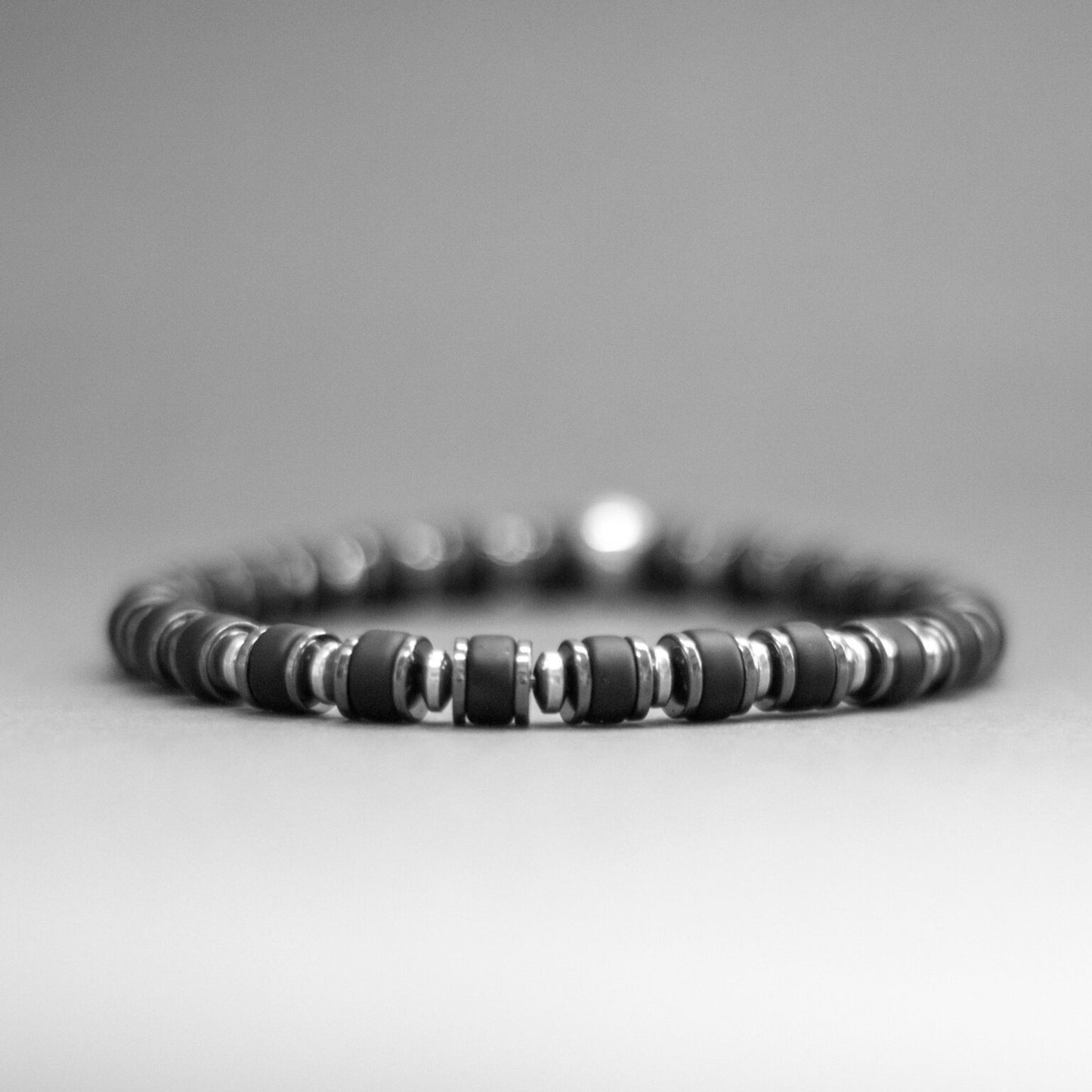 Onyx and Hematite Bracelet 6mm – Light Halo collection - Aquarius Stones