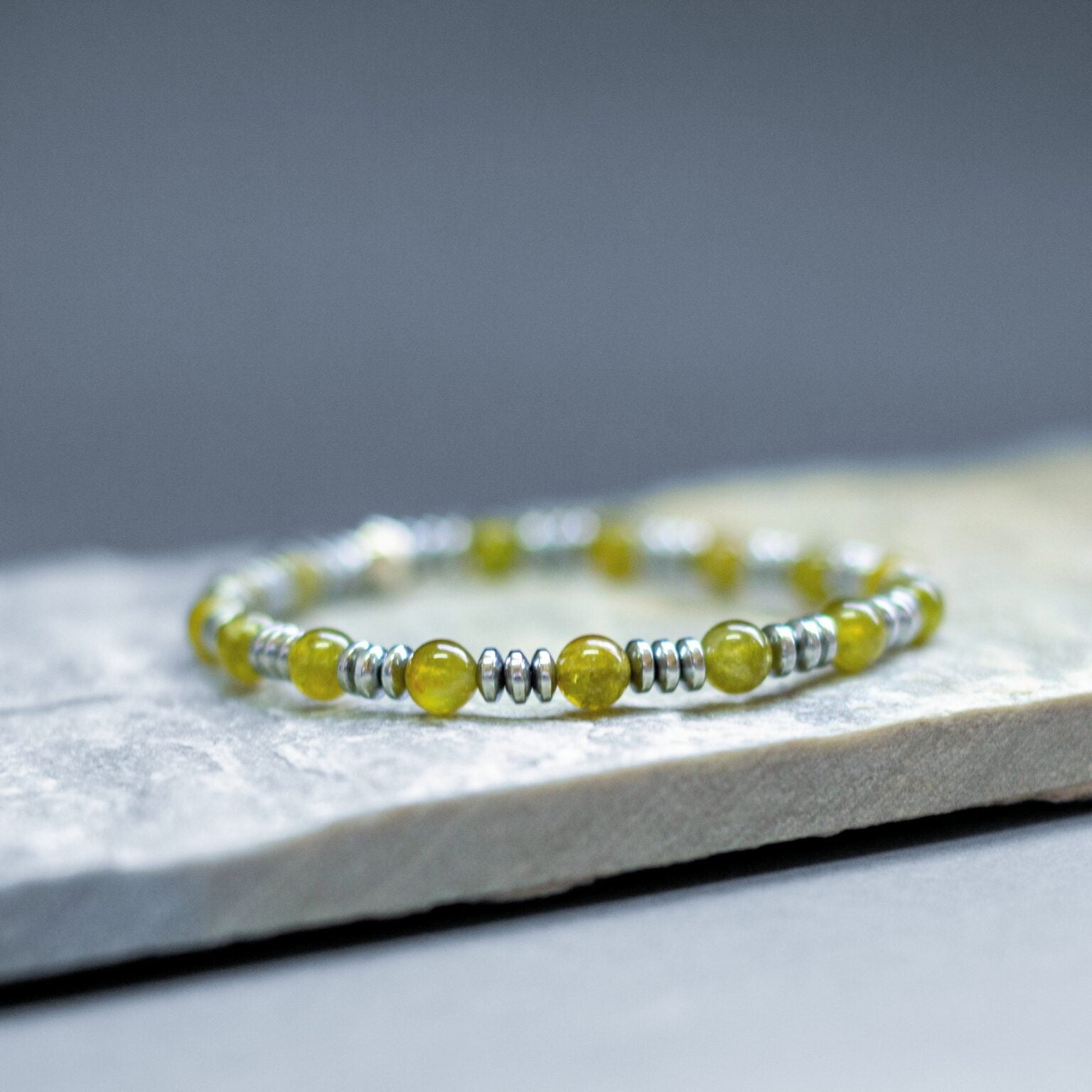 Peridot and Hematite 6mm – Alien bracelet - Aquarius Stones